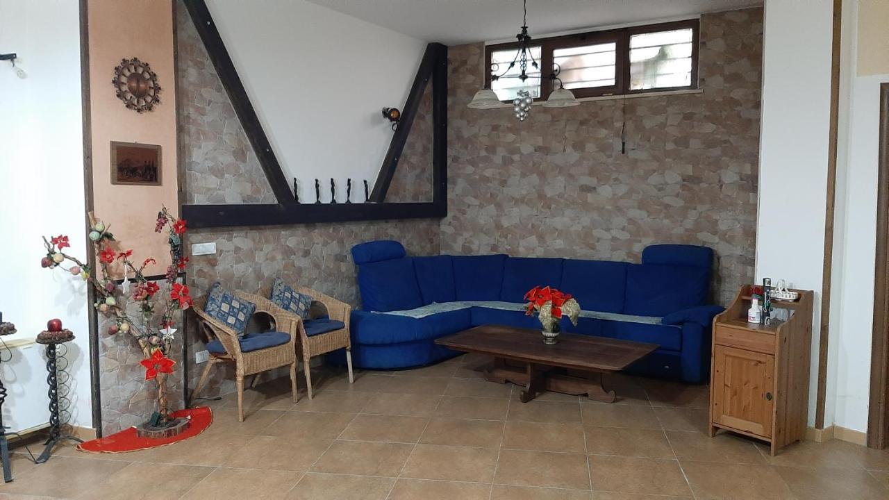 Casa Giulia Hotel Tiggiano Bagian luar foto